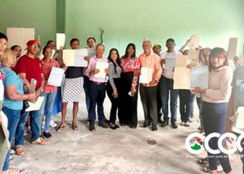 Diputada electa hace entrega 41 títulos de propiedad en Rancho Arriba