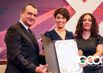 Ocoeña Esmeralda Mancebo recibe certificación de su elección como diputada al Parlacen