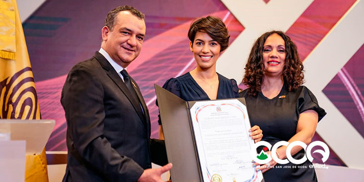 Ocoeña Esmeralda Mancebo recibe certificación de su elección como diputada al Parlacen