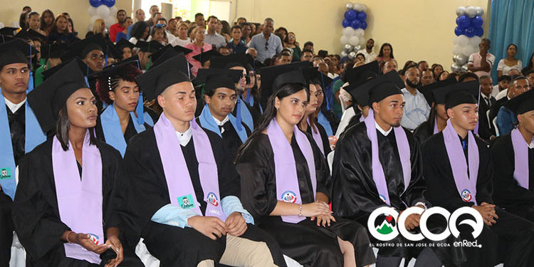 Liceo Ángel Emilio Casado de Sabana Larga celebra su XL graduación con 62 nuevos bachilleres