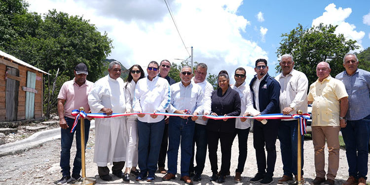 Con una inversión de 53 millones de pesos Energía y Minas inaugura proyectos eléctricos en comunidades de Ocoa