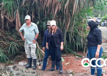 VIDEO | Gobernadora Oliva Castillo visita zonas afectadas por lluvias en Rancho Arriba