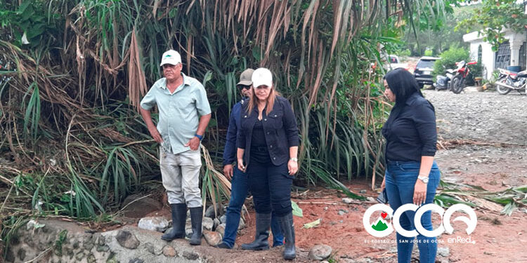 VIDEO | Gobernadora Oliva Castillo visita zonas afectadas por lluvias en Rancho Arriba