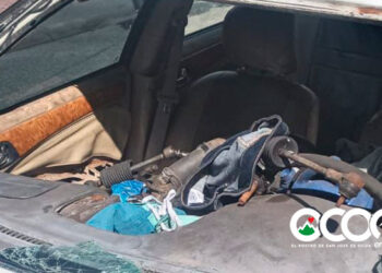 Piden remover vehículo abandonado en Pueblo Abajo desde hace casi 5 años
