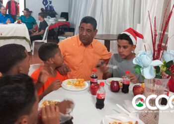 VIDEO | Empresario Geovanny Arias celebra 25 Años honrando a los limpiabotas de Ocoa