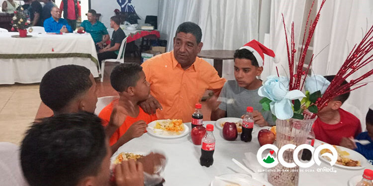 VIDEO | Empresario Geovanny Arias celebra 25 Años honrando a los limpiabotas de Ocoa