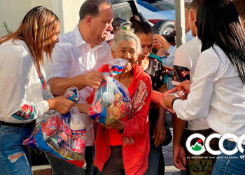 Alcalde Fernando Castillo entrega raciones alimenticias del Plan Social de la Presidencia