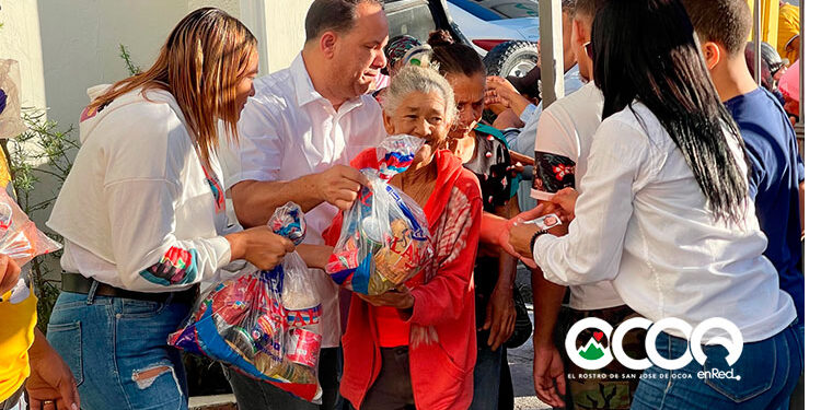Alcalde Fernando Castillo entrega raciones alimenticias del Plan Social de la Presidencia
