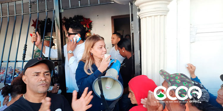 Gobernación entrega cientos de bonos navideños  y raciones de alimentos a sectores vulnerables de Ocoa