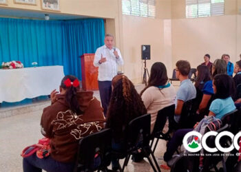 Embajador en Uruguay imparte conferencia en Sabana Larga sobre el pasamiento de Duarte