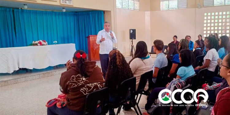 Embajador en Uruguay imparte conferencia en Sabana Larga sobre el pasamiento de Duarte