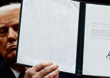 Trump firma orden para negar la ciudadanía a hijos de inmigrantes indocumentados