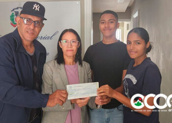 Senador Aneudy Ortiz sigue brindando apoyo a promociones educativas