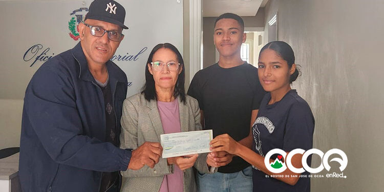 Senador Aneudy Ortiz sigue brindando apoyo a promociones educativas