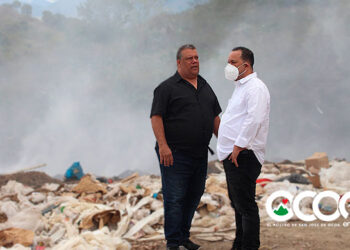 Alcaldes unen esfuerzos ante incendio en vertedero