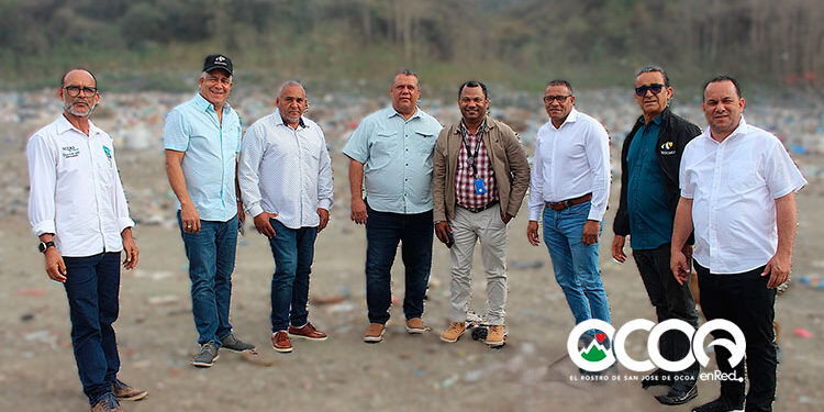 Alcaldes, directores distritales y Fedomu buscan solución definitiva al vertedero