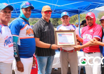 Liga deportiva Martínez reconoce al periodista ocoeño Dionisio Santana