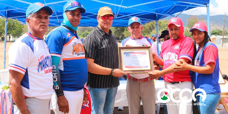 Liga deportiva Martínez reconoce al periodista ocoeño Dionisio Santana