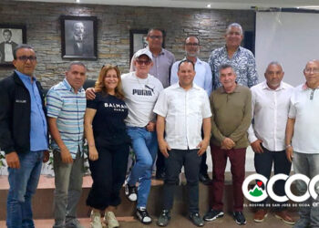 Alcaldes, técnicos y otras personalidades buscan una salida definitiva al vertedero