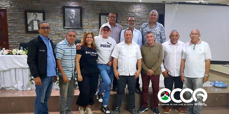 Alcaldes, técnicos y otras personalidades buscan una salida definitiva al vertedero