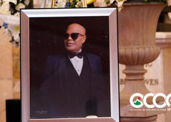 El último adiós a Rubby Pérez; cientos lo despiden a su última morada