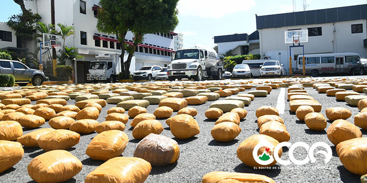 Confiscan 5 mil libras de  presunta marihuana en la frontera hallado en un camión cisterna