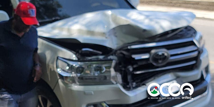 Caballo provoca daños a camioneta en la carretera Ocoa-Sabana Larga