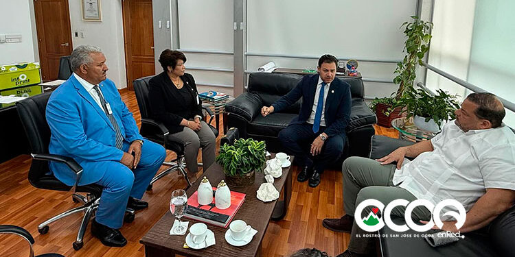 Senador y diputados de San José de Ocoa se reúnen con el Ministro de Medio Ambiente para coordinar acciones en la provincia