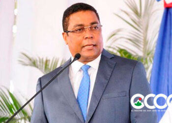 Víctor D’Aza sorprende en encuesta empresarial tras anunciar aspiración presidencial