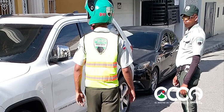 Digesset en Ocoa pide a la población evitar parquearse en zonas prohibidas