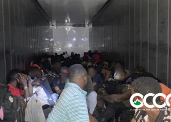 Migración detiene furgón con 79 haitianos indocumentados en Montecristi