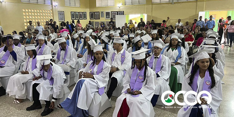 Liceo Ángel Emilio Casado celebra su graduación numero 41 de bachilleres