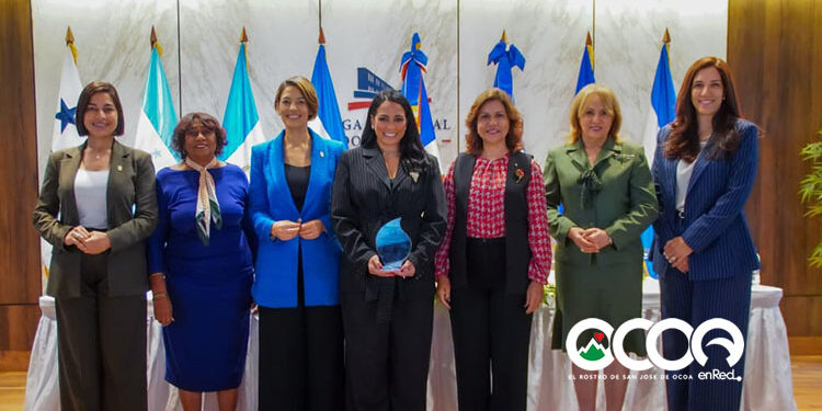 PARLACEN reconoce a Celinés Toribio como Mujer Migrante Destacada en apertura del XXII Encuentro Nacional de Mujeres de Partidos Políticos