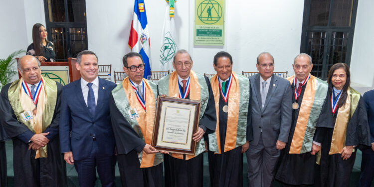 VIDEO |  Dr. Jorge Subero Isa es investido como Miembro de Número de la Academia de Ciencias