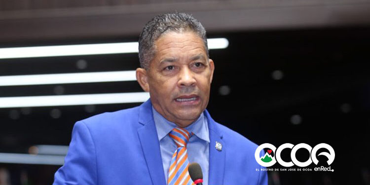 Diputado Eugenio Cedeño defiende al diputado Ángel Sánchez: «Siga dando huevos y guineos»