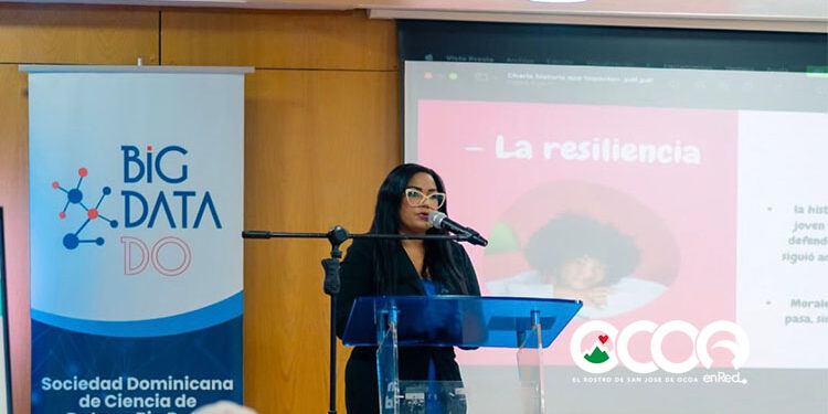 Walddy Lina Polanco imparte charla “Las mejores historias se escriben en silencio” en el Datathon 2025