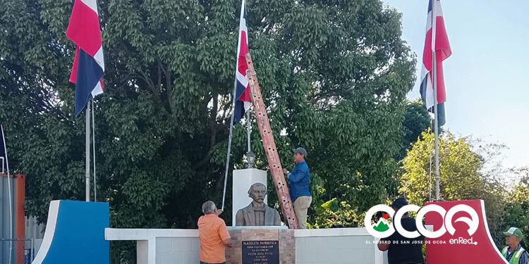 Nuevas banderas embellecen la Plazoleta Duarte en Sabana Larga gracias a Nini Duvergé