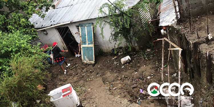 Presidente deja  con el “moño hecho” a familias resultaron afectadas por lluvias en Ocoa