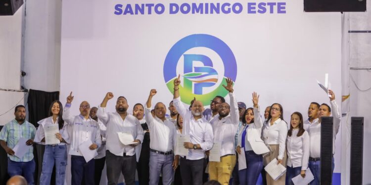 Partido País Posible juramenta directiva del municipio Santo Domingo Este.