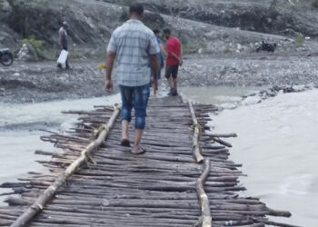 Comunitarios de La Isleta y El Memiso construyen puente sin apoyo del Gobierno