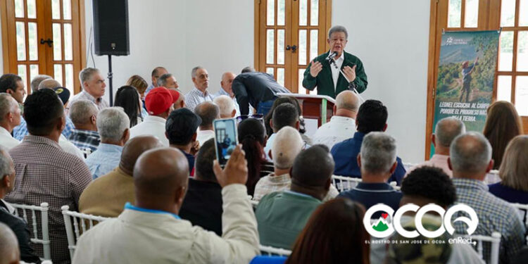 Leonel  se reúne  con productores agrícolas  de Ocoa, califica como error del PRM despido de técnicos agropecuarios