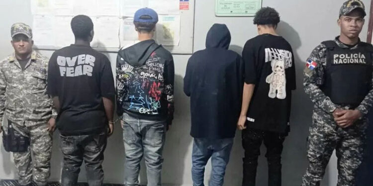 Policía detiene a seis menores por conducir de manera temeraria en Ocoa