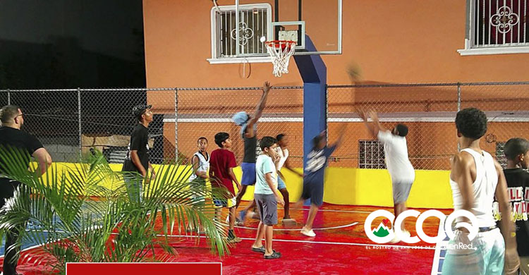 Sector Pueblo Arriba recibe su cancha remozada por la Alcaldía de Ocoa