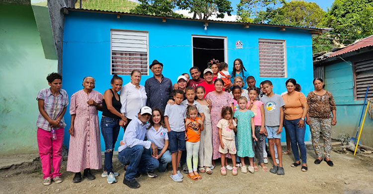 Dominican Noble Foundation entrega la vivienda No. 57 a familia de La Cruz de Los Corozos