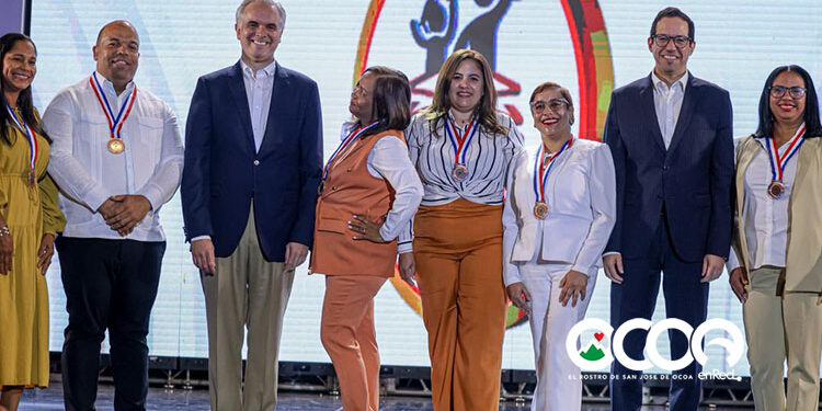 Politécnico William Encarnación obtiene medalla de bronce en el Premio de la Calidad Educativa 2025