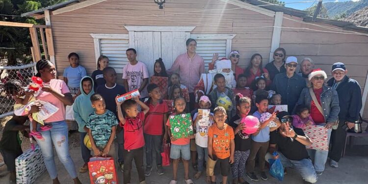 VIDEO | Ni las lomas ni los caminos detuvieron la llegada de Santa a El Pinar