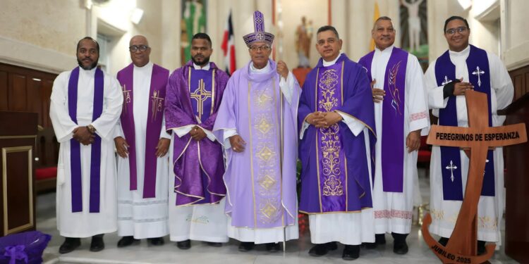 Obispo posesiona a Anderson Perdomo como nuevo párroco de la Parroquia San José