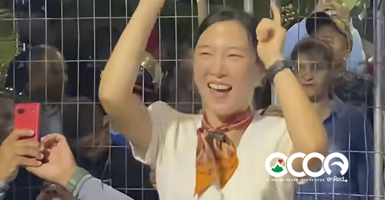 Coreana de visita en Ocoa establece condiciones para el uso de su imagen