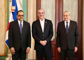 Presidente Abinader juramenta a Antoliano Peralta como ministro de Justicia y a Jorge Subero Isa como Consultor Jurídico