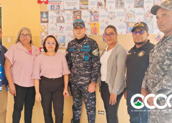 Policía  y DNCD imparten charla preventiva a estudiantes del liceo del Distrito Municipal Nizao